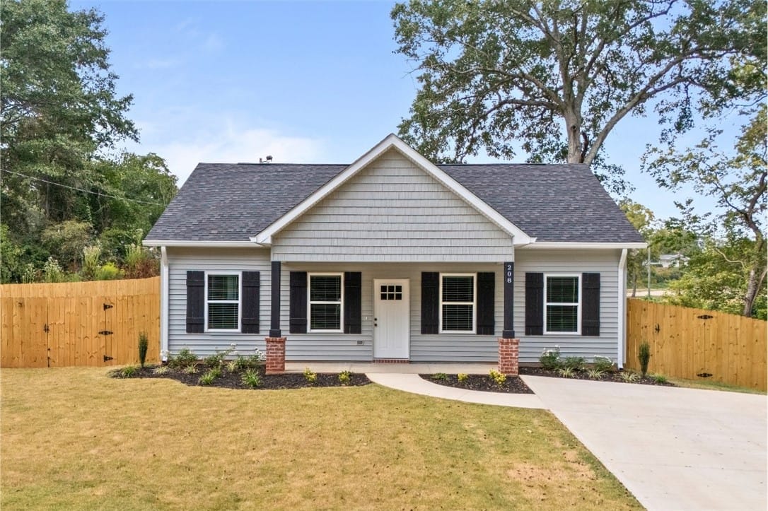 208 Byrd Avenue, Opelika, AL, 36801