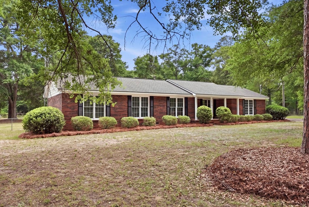 1013 White Pond Rd, Leesburg, GA 31763