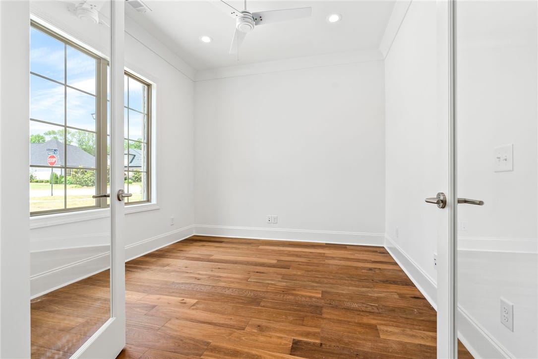 600 Overbrook Ln, Auburn, AL 36830, A dedicated study is adjacent to the foyer.
