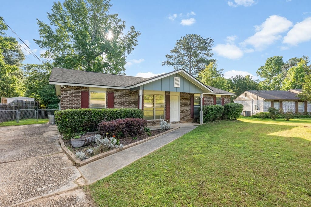 4212 Thayer Dr, Phenix City, AL 36867