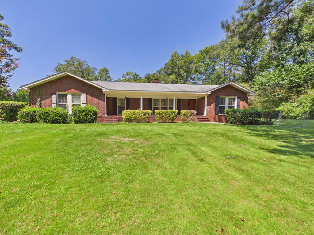 33 Byrd Ave, Smiths Station, AL 36877