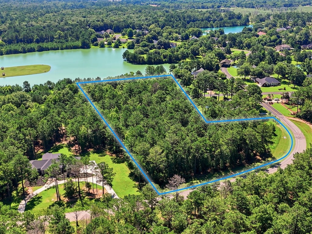 14 Hidden Lakes Dr, Albany, GA 31721