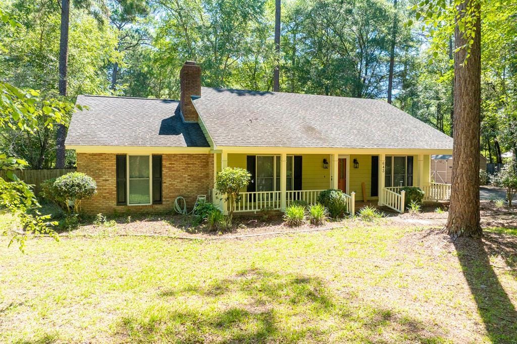 643 Creekside Dr, Leesburg, GA 31763