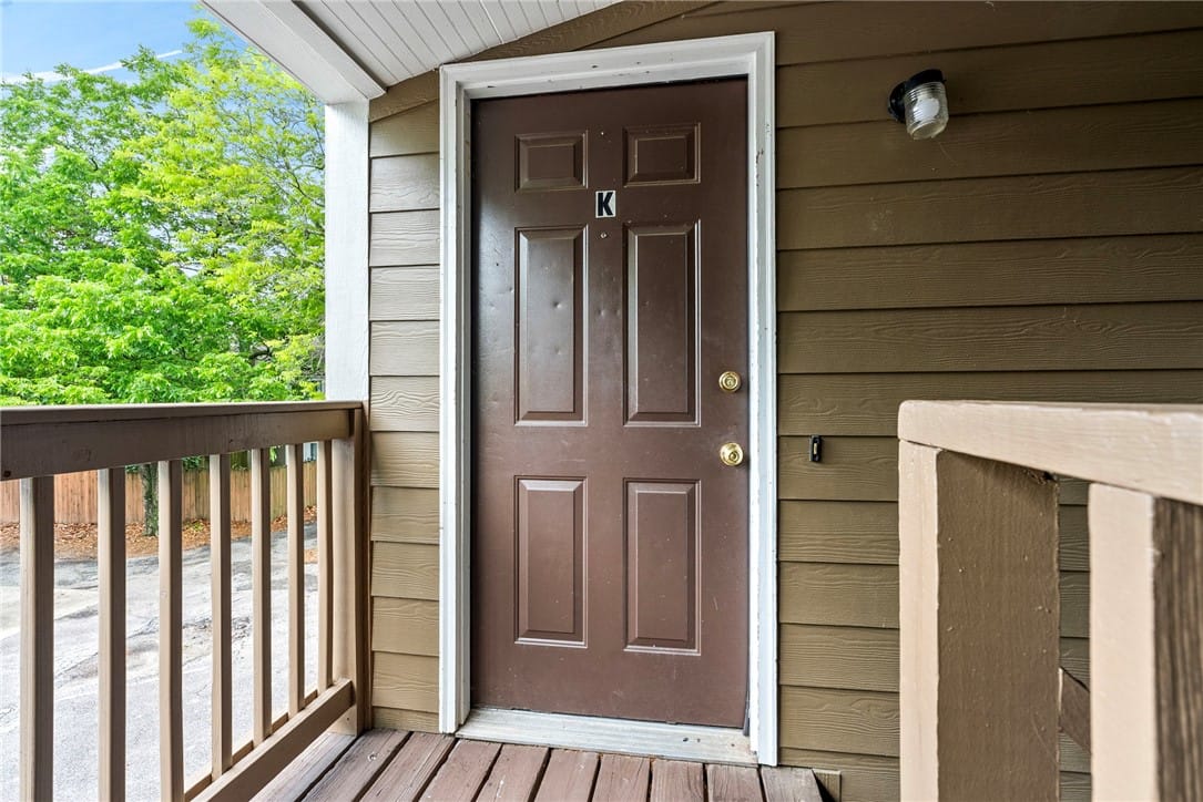 210 N Ross St Apt K, Auburn, AL 36830, Welcome home to this charming entry with a durable