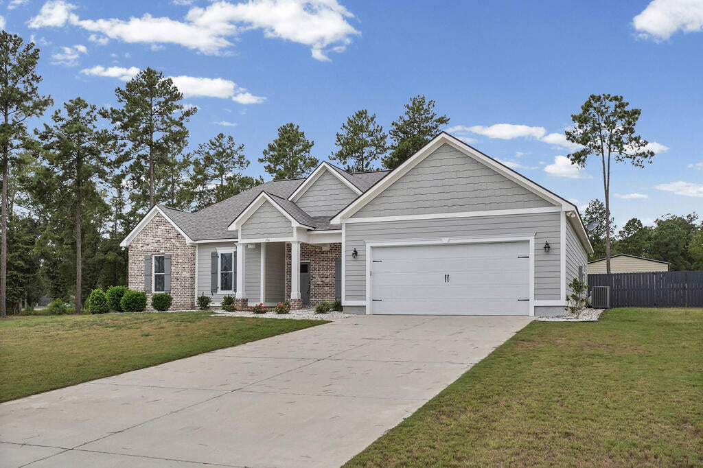 216 Buck Run Dr W, Leesburg, GA 31763