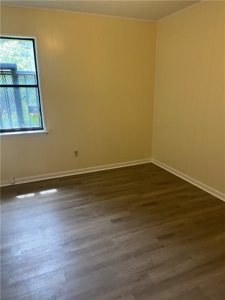 1412 Gautier St, Tuskegee, AL 36083, A quiet room featuring light-toned paneling and du