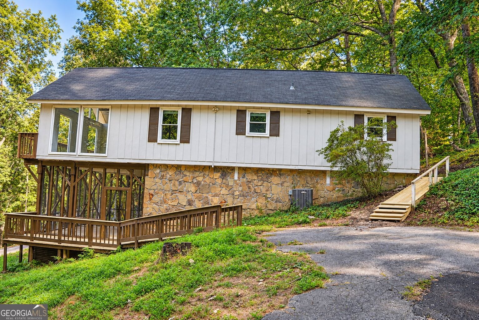 165 Royal Lodge Dr, Warm Springs, GA 31830