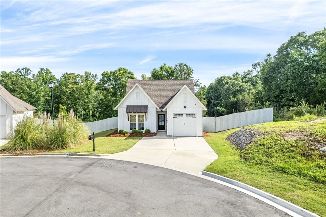 569 N Cedarbrook Dr, Auburn, AL 36830
