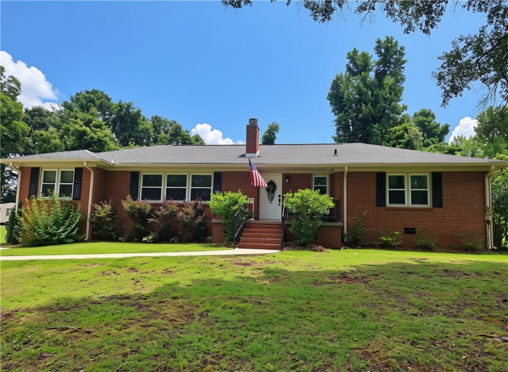 503 Crestview Ln, Valley, AL 36854, A classic brick ranch home welcomes with a neatly