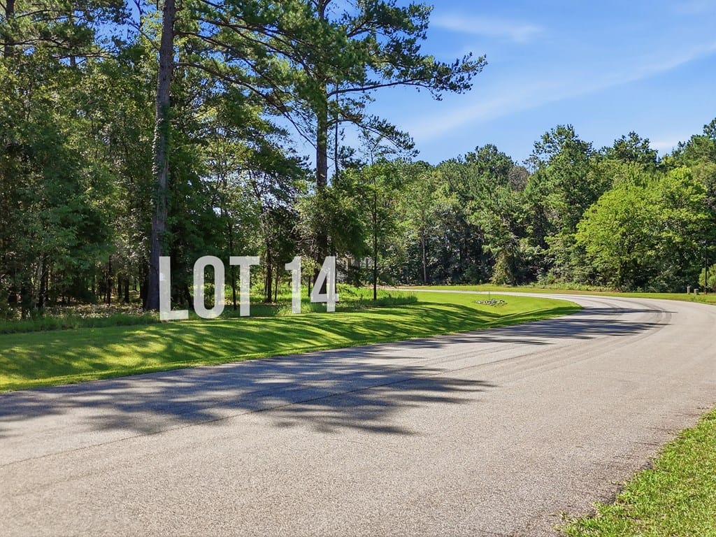 14 Hidden Lakes Dr, Albany, GA 31721