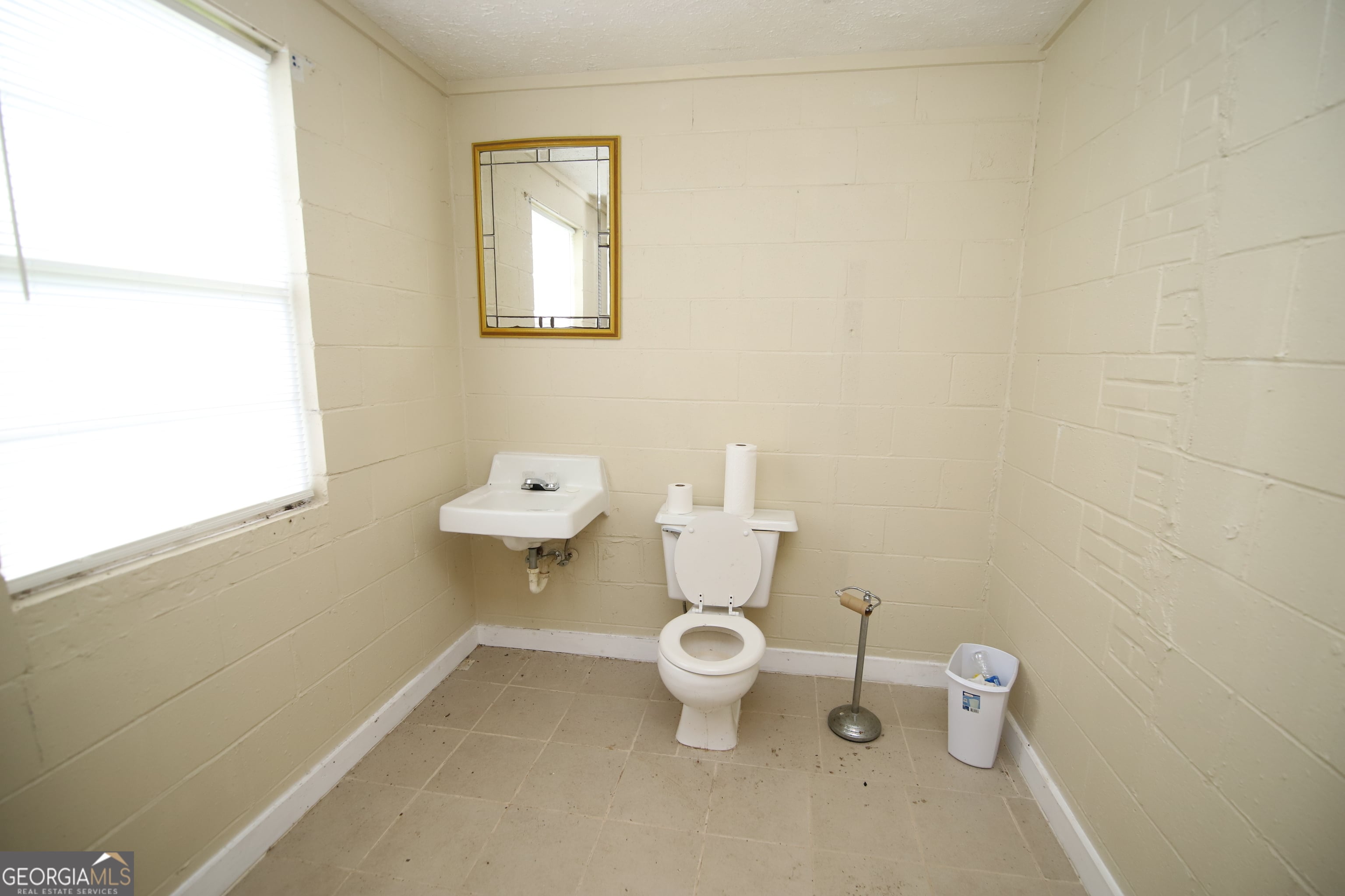352 Old Hutchinson Mill Rd, LaGrange, GA 30240