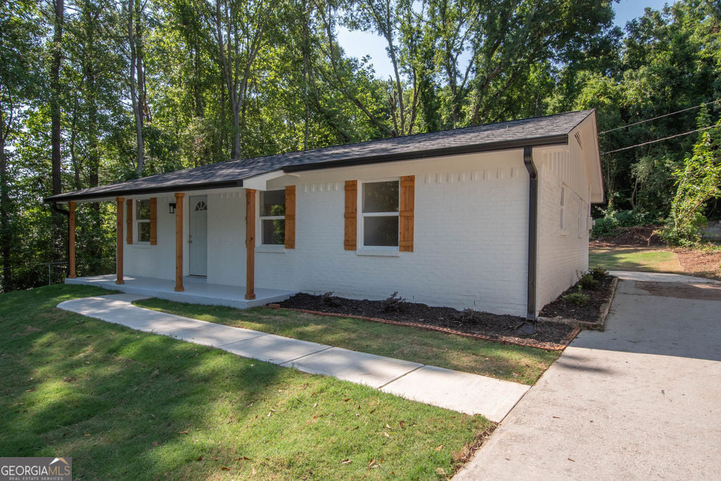 618 S Harlem Cir, LaGrange, GA 30241