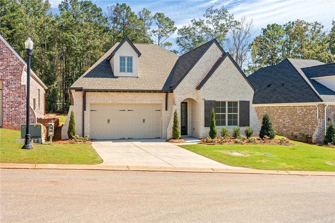 513 Windsor Dr, Opelika, AL 36801