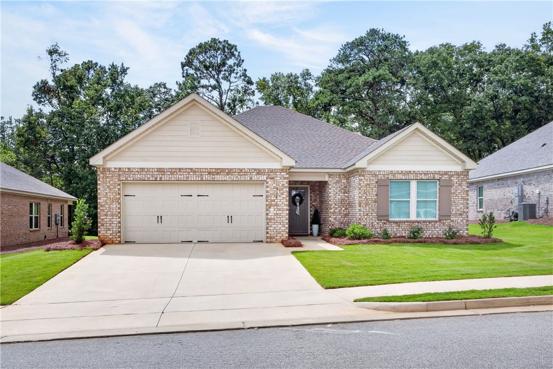 974 Great Bear Rd, Opelika, AL 36804