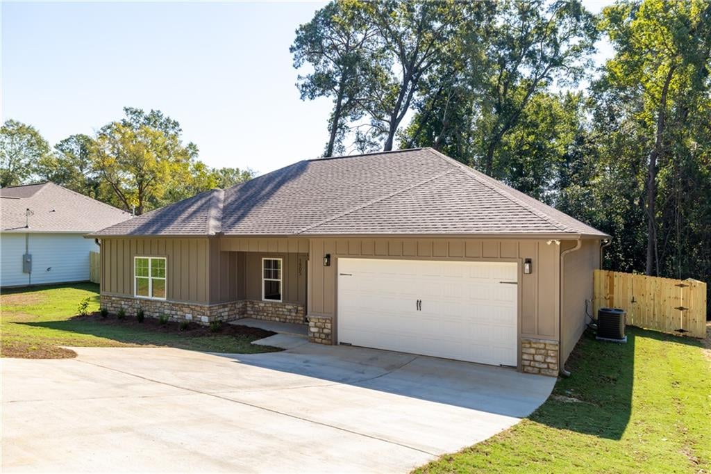 1905 Sandfort Rd, Phenix City, AL 36869