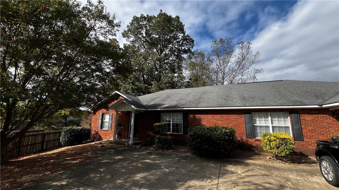 742/744 MEAGAN, Auburn, AL, 36832