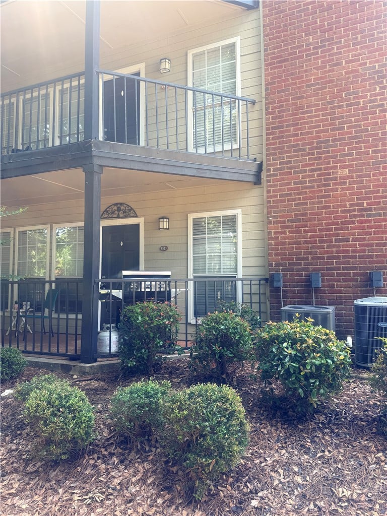 124 Shug Jordan Pkwy #124, Auburn, AL 36832, A classic brick exterior blends seamlessly with si