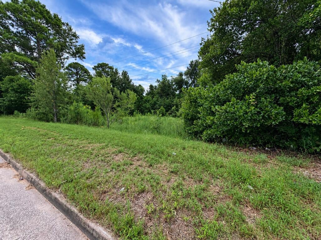2942 Sylvester Rd, Albany, GA 31705