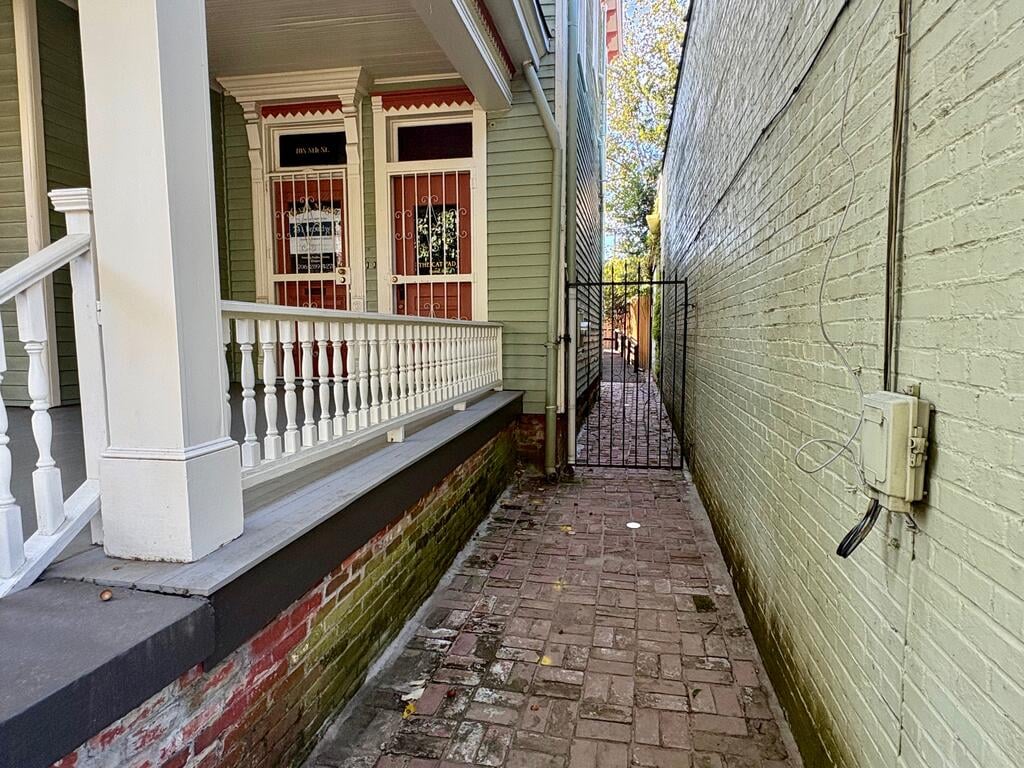 108 8th St, Columbus, GA 31901, bricked walkway to back yard