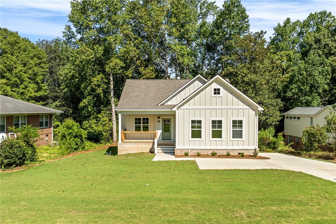 902 Lakeshore Avenue, Opelika, AL, 36801