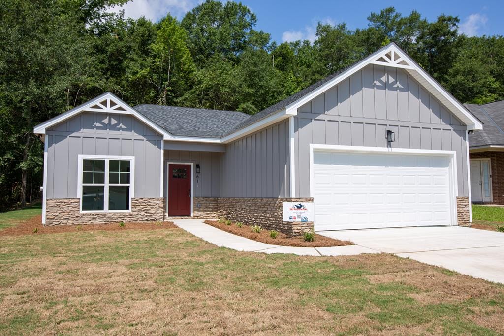 61 R C Allen Dr, Columbus, GA 31907