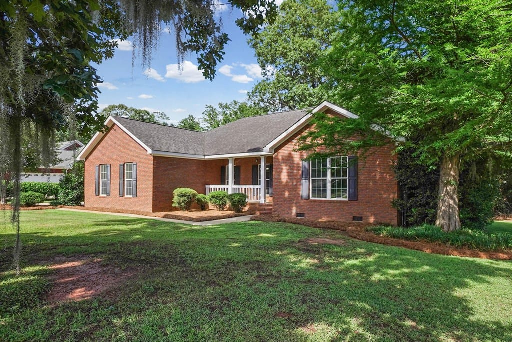 195 Willow Lake Dr, Leesburg, GA 31763