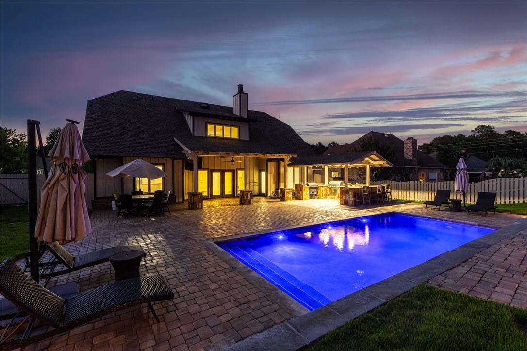 3205 Pinecrest Dr, Opelika, AL 36801, An inviting backyard oasis features an illuminated