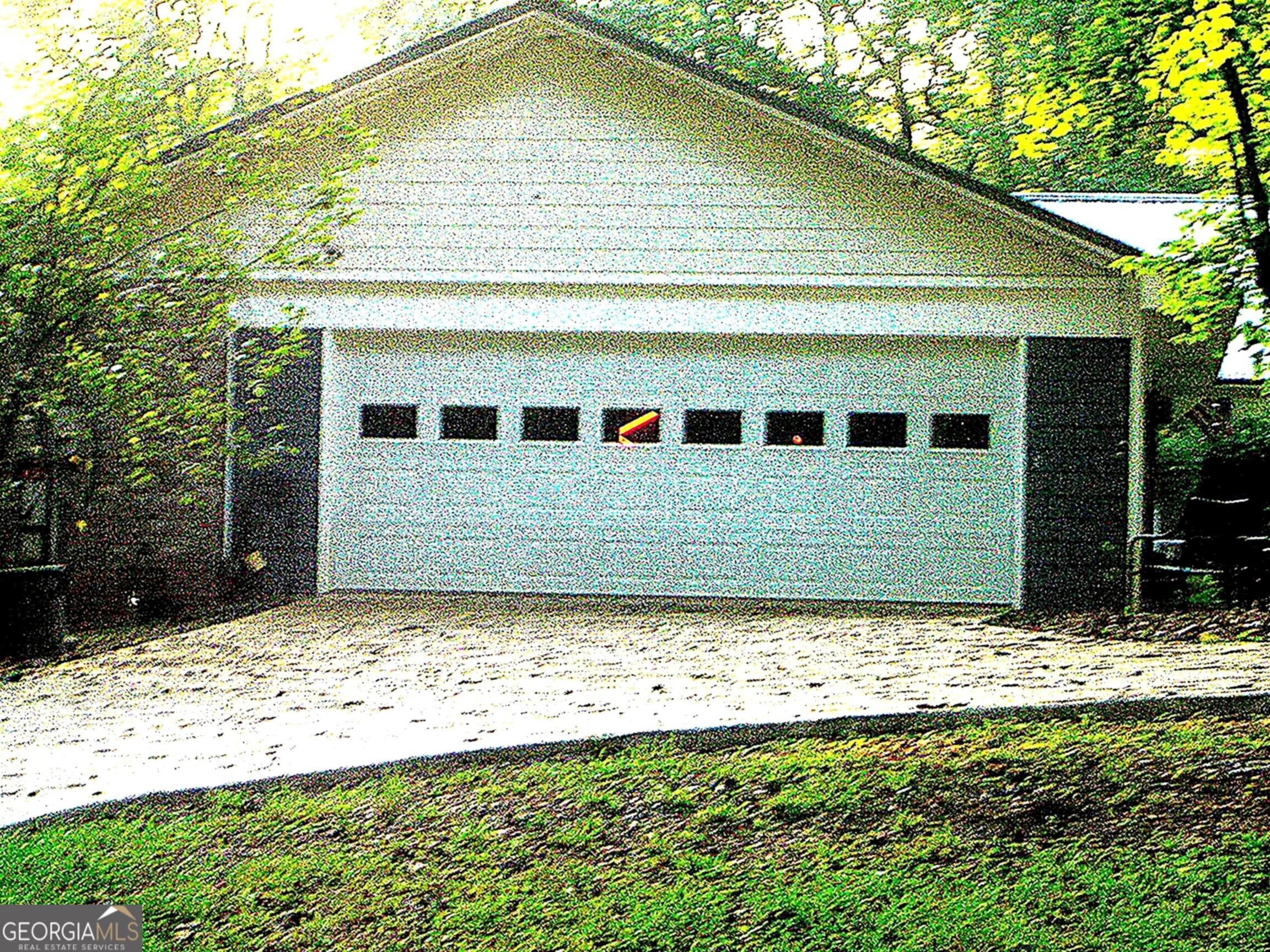 112 Peach Cir, West Point, GA 31833