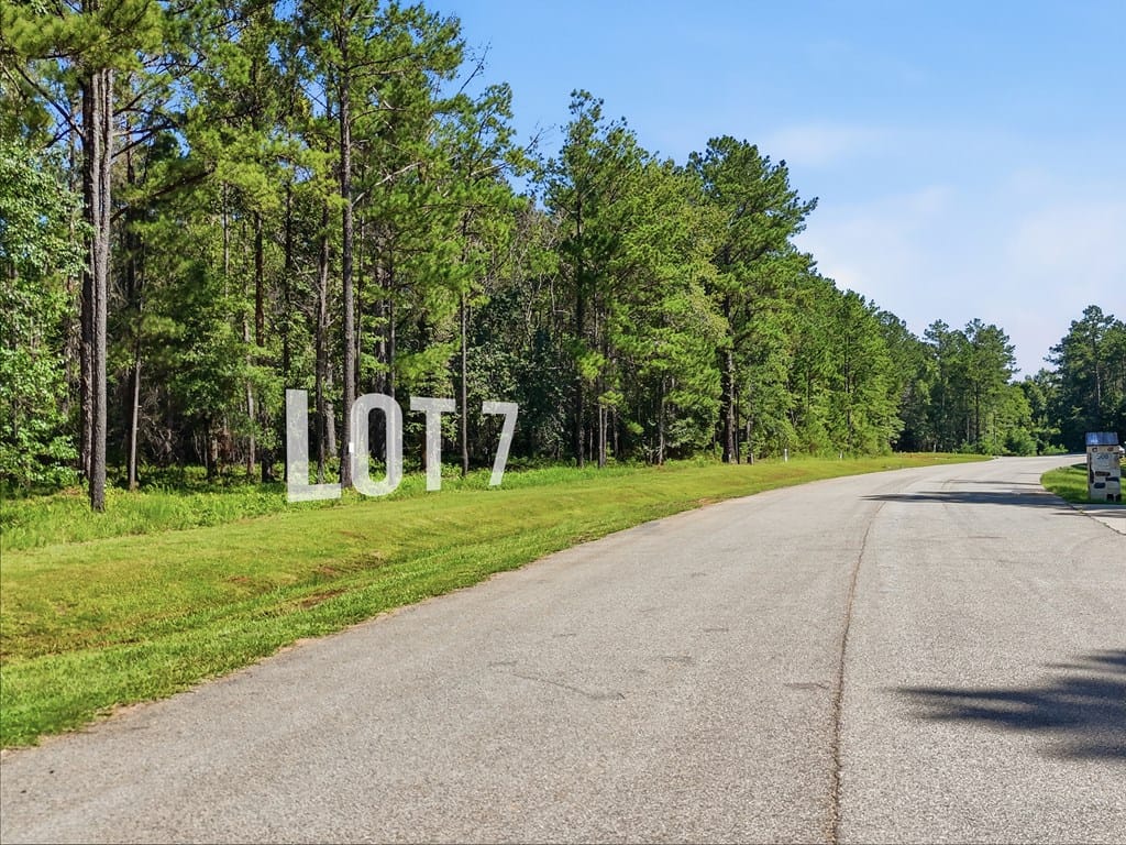 7 Hidden Lakes Dr, Albany, GA 31721
