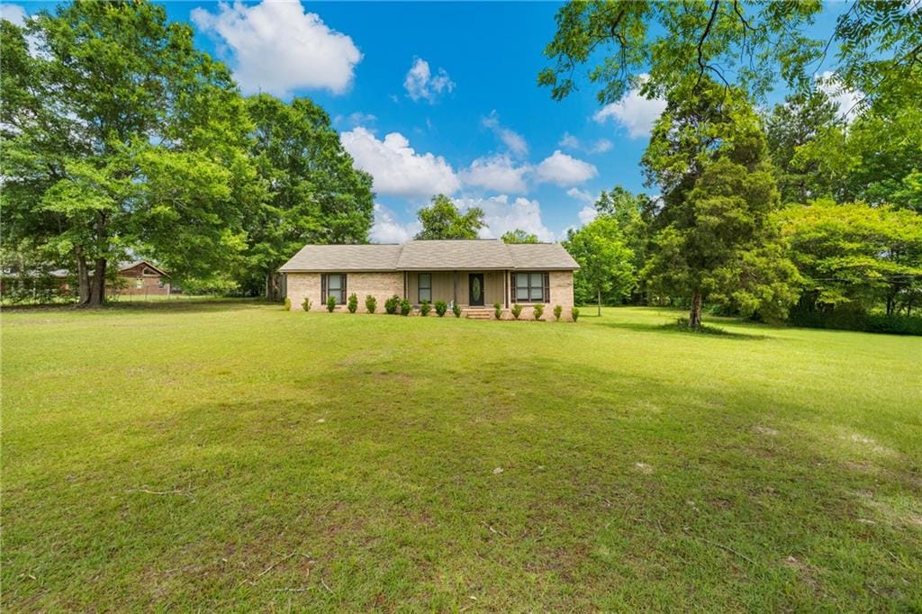 35 Overlook Dr, Seale, AL 36875