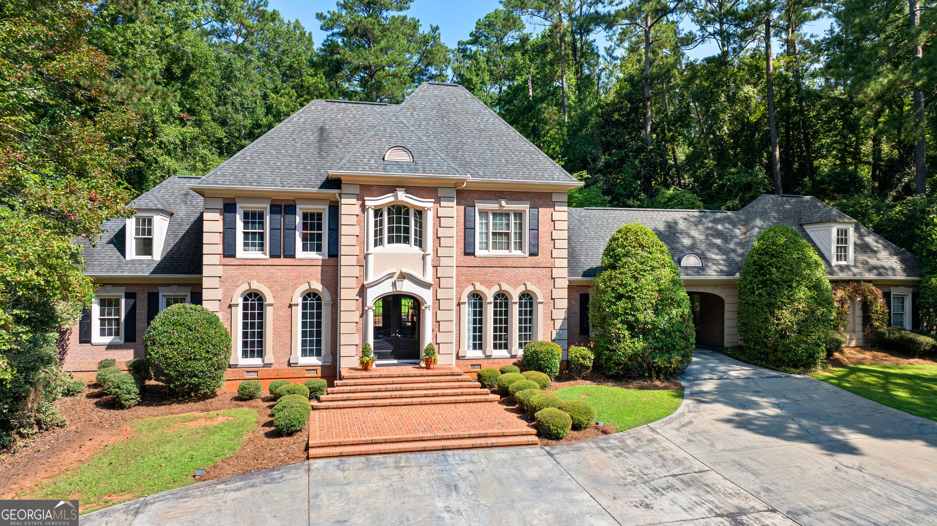 104 Clubview Dr, LaGrange, GA 30240