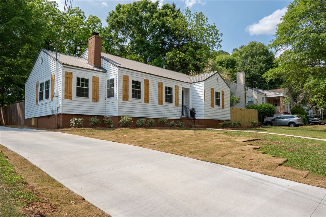 1312 Rocky Brook Rd, Opelika, AL 36801, USA, This charming home offers classic appeal with mode