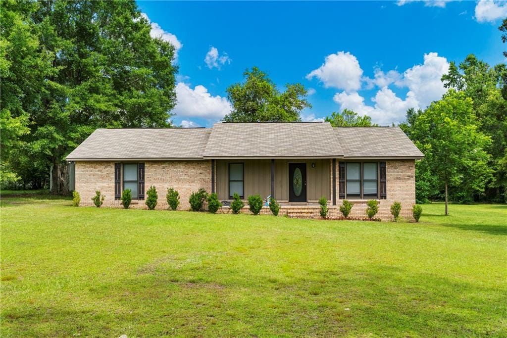 35 Overlook Dr, Seale, AL 36875