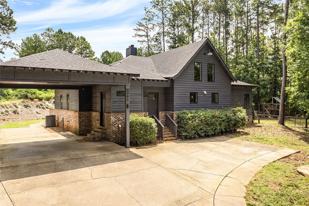2280 Turtle Creek Court, Opelika, AL 36801, USA, A striking contemporary home with a convenient car