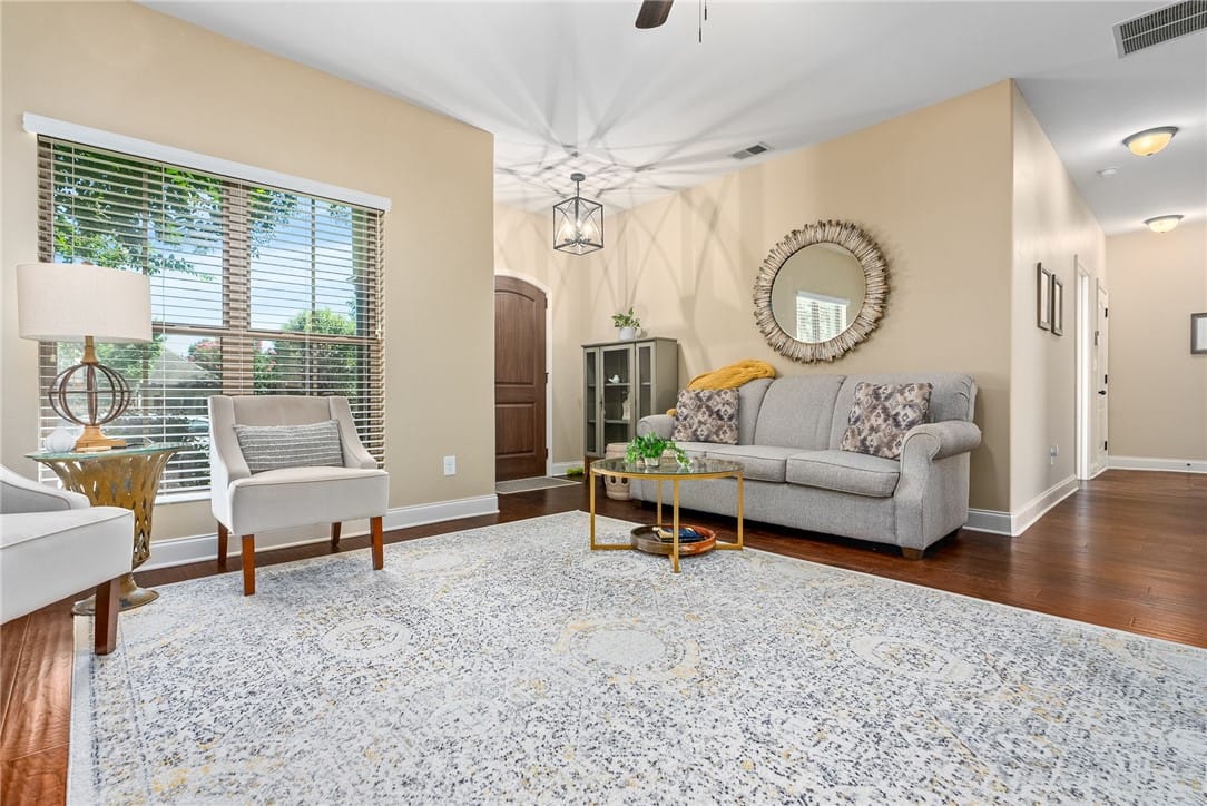 191 VALENTINO, Auburn, AL, 36830