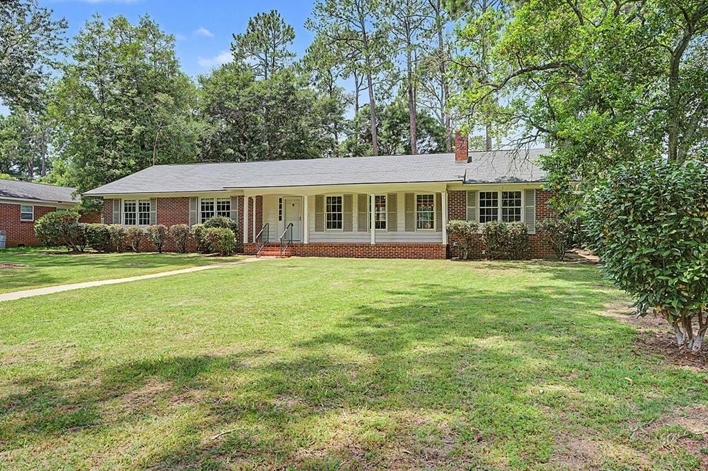 2012 W Lakeridge Dr, Albany, GA 31707