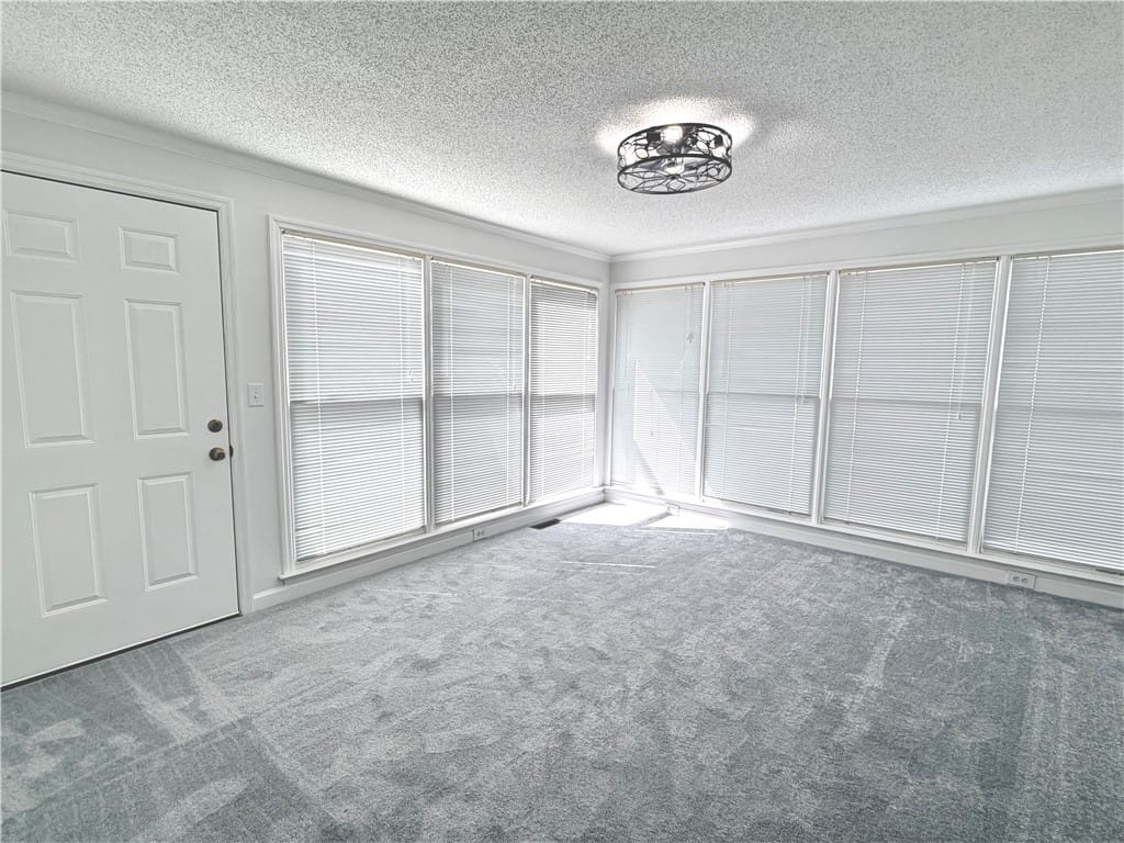 2004 32nd St, Valley, AL 36854