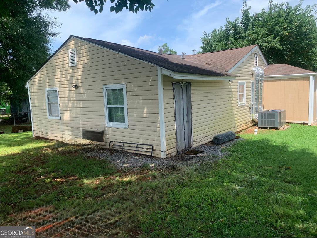 1933 Henry Crumpton Dr, Birmingham, AL 35211