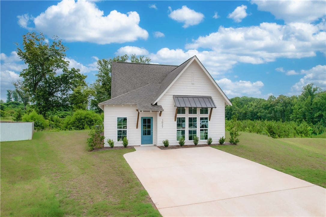 1027 Xing Ct E, Valley, AL 36854