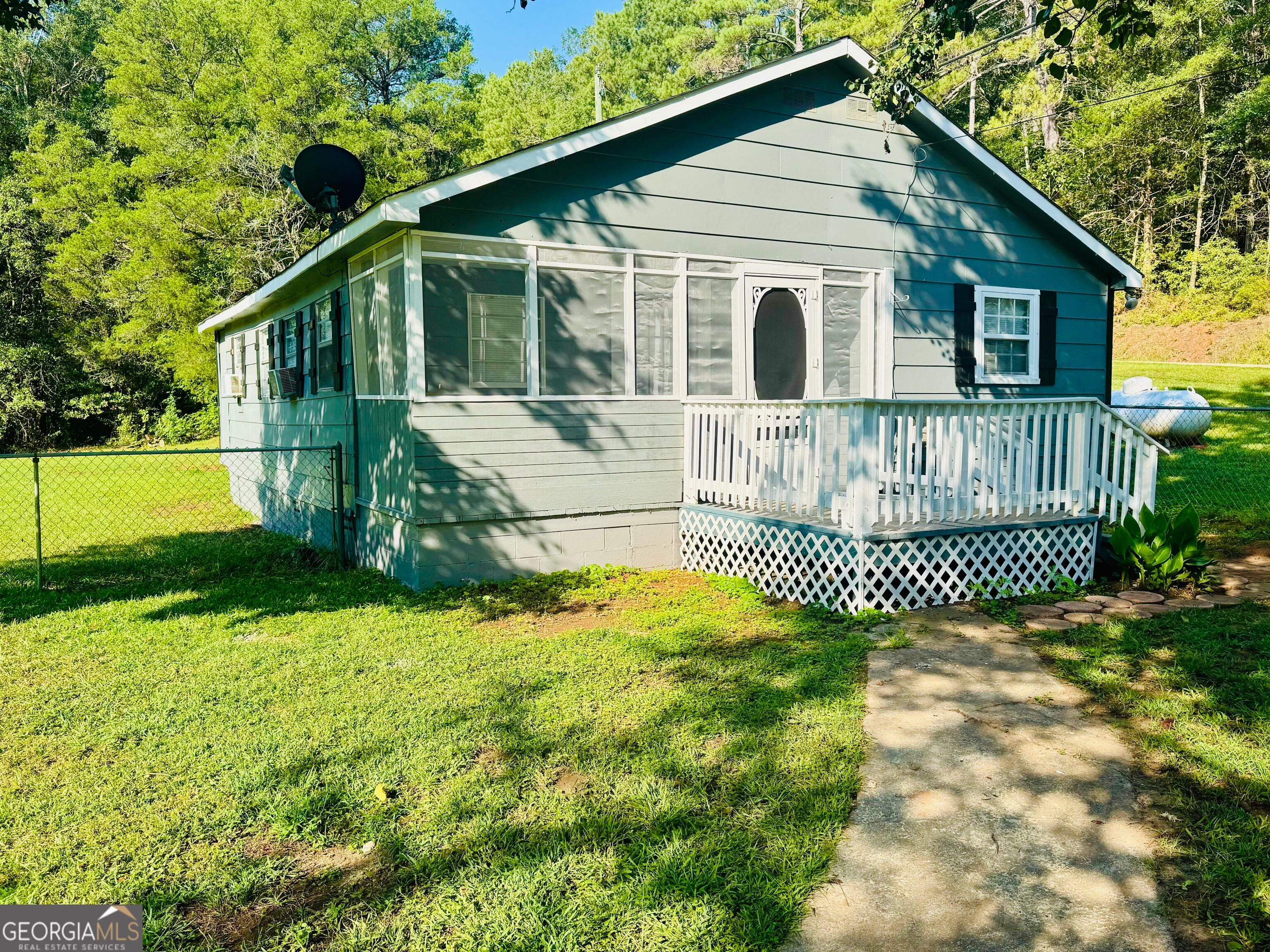 482 East Pine Lake Drive, West Point, GA, 31833