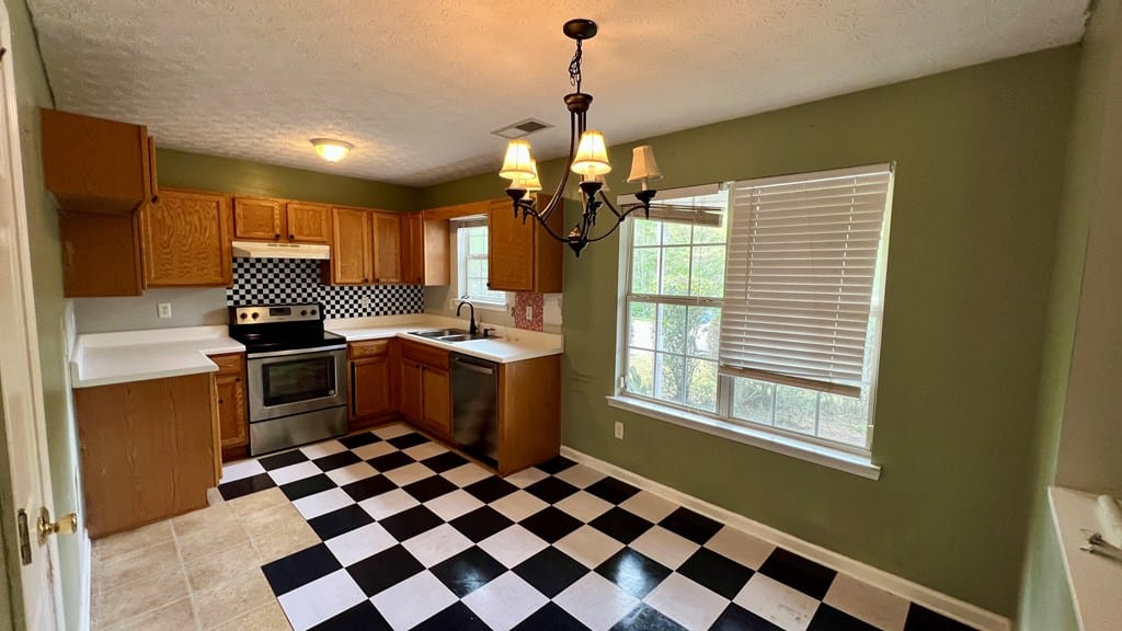 195 Creekside Drive, Grantville, GA, 30220 — Photo 3