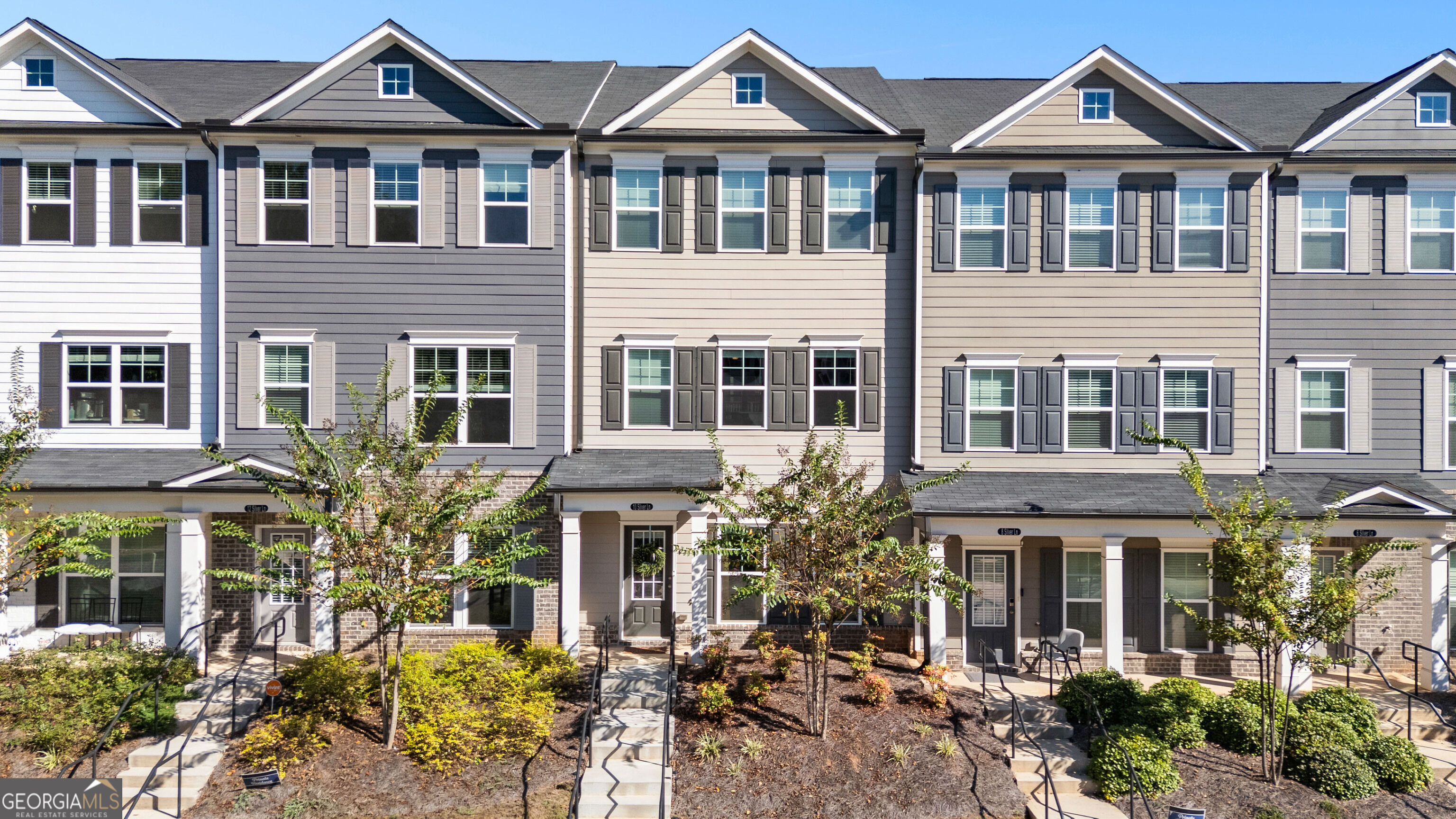 10 Silver Ln, Newnan, GA 30265