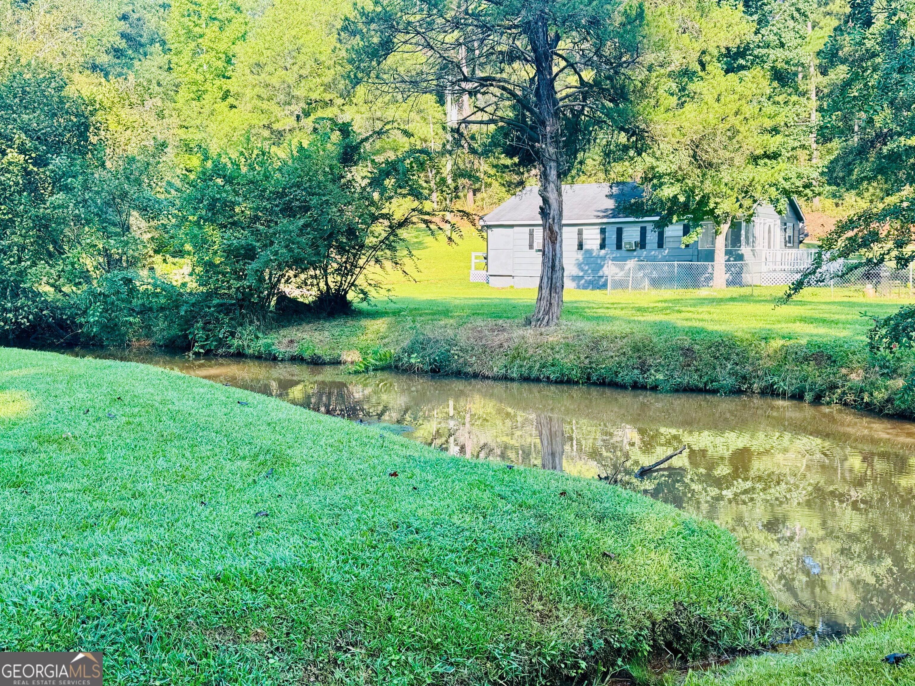 482 E Pine Lake Dr, West Point, GA 31833