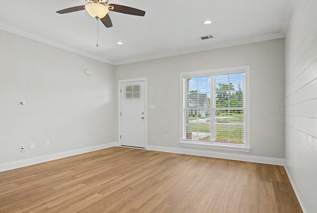 205 Hollister Dr, Albany, GA 31721