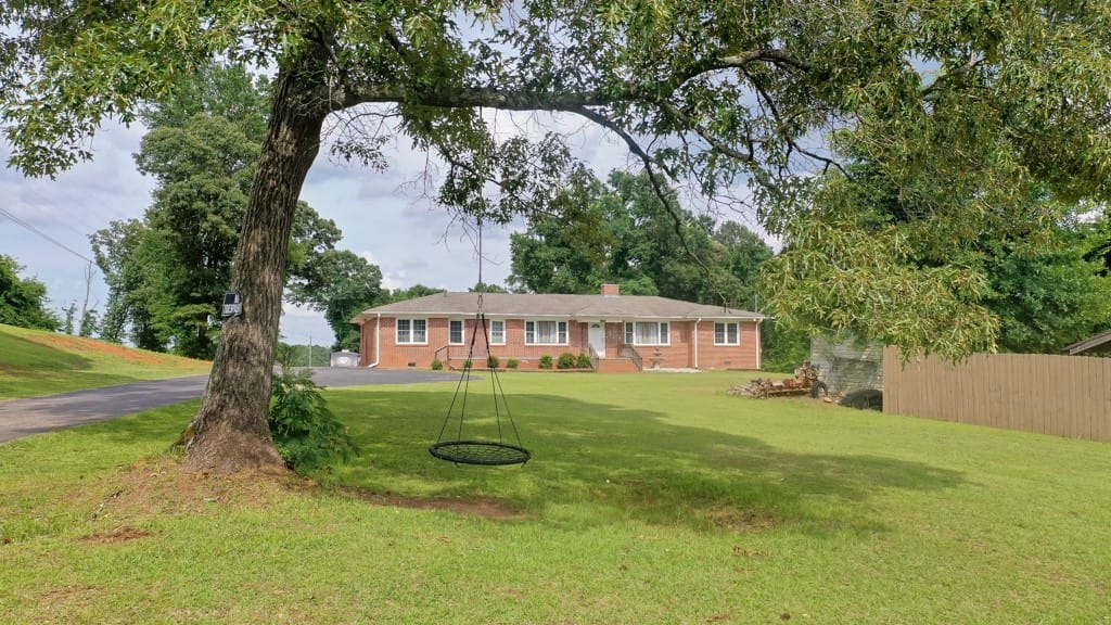 7235 20th Ave, Valley, AL 36854