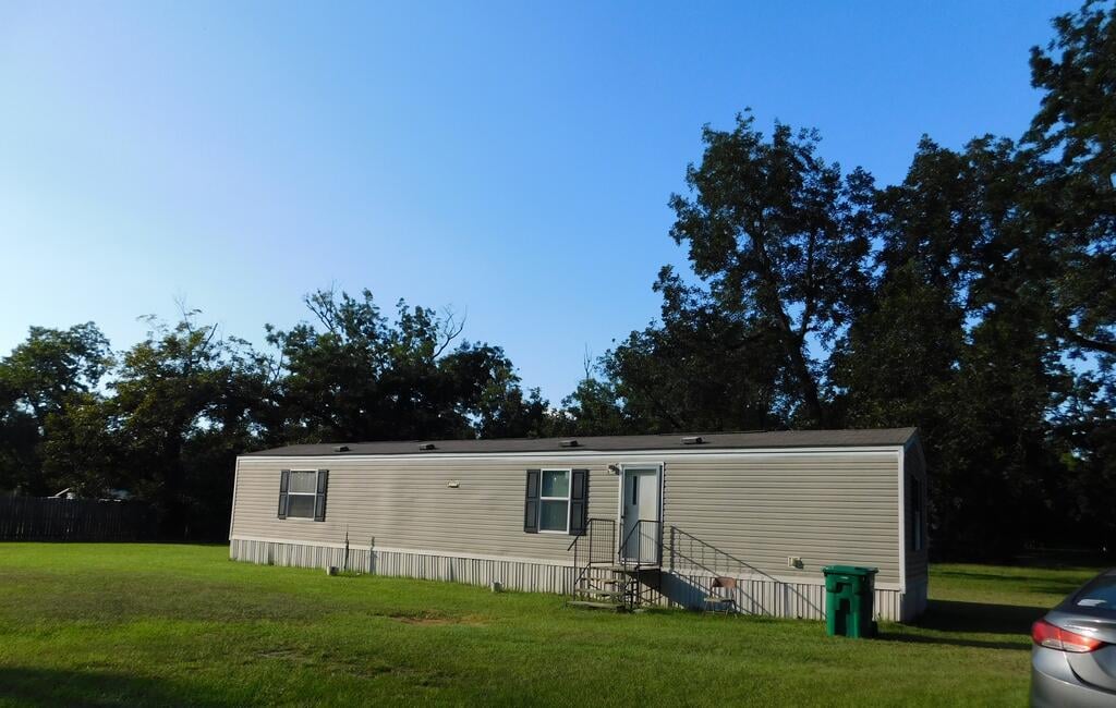 226 Bowles St SW, Baconton, GA 31716