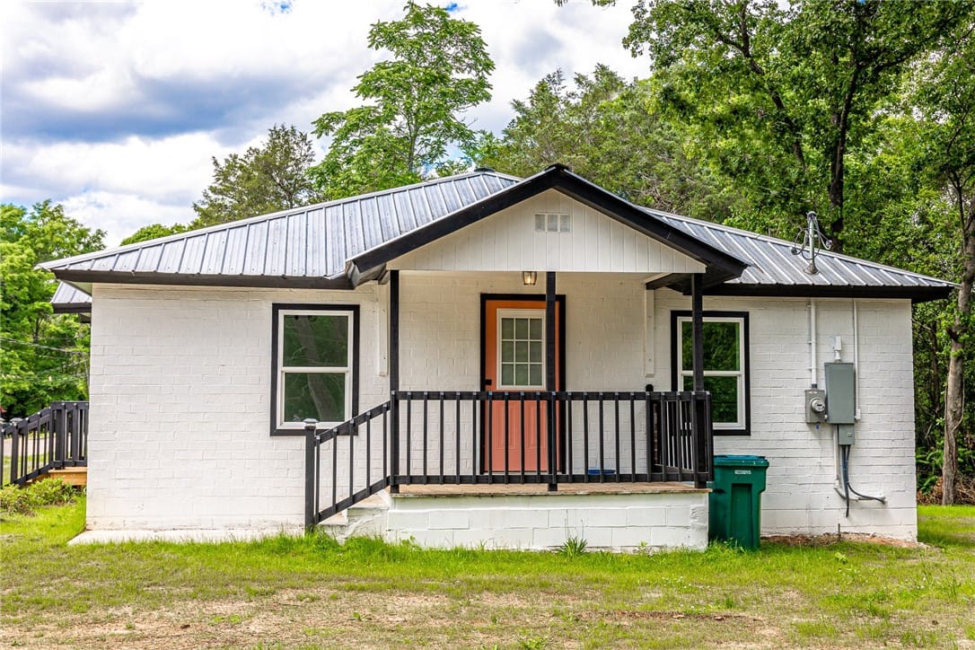 307 1st Street Northeast, La Fayette, AL, 36862, Side of the home