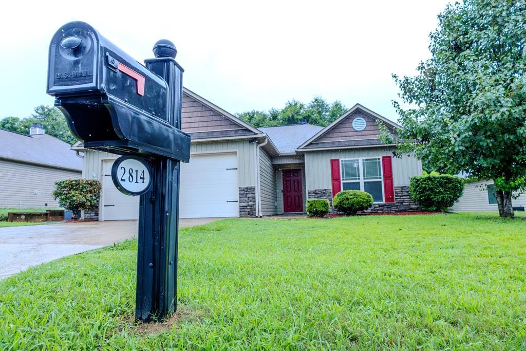 2814 Nancy Dr, Phenix City, AL 36870
