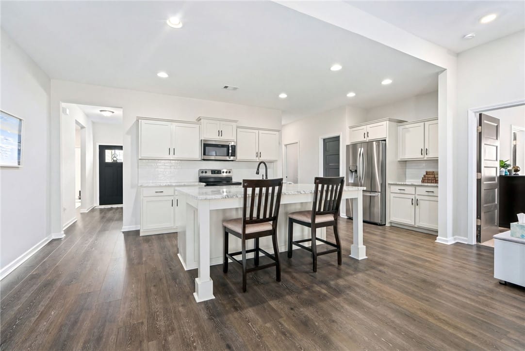 1025 Sawyer Dr, Opelika, AL 36801, USA, Open Concept Kitchen with Island