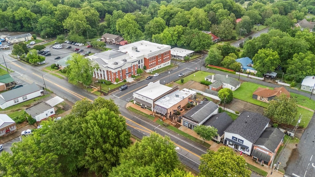 102 N College St, Hamilton, GA 31811